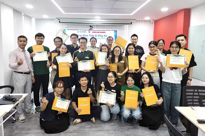 Kỹ Năng Giao Tiếp & Ứng Xử