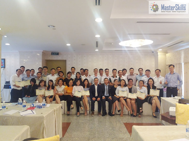 khóa học “Xây Dựng Hình Ảnh Cá Nhân” tại Santen VietNam