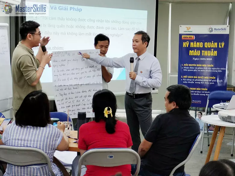Thảo luận nhóm tại Masterskills